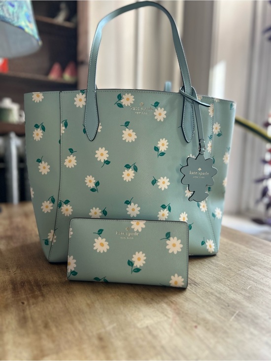 kate spade Handbags - kate spade Mint Daisy-Print Tote with Matching Wallet